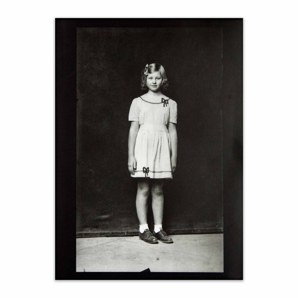 Mike Disfarmer : マイク・ディスファーマー　ビンテージ写真 Mike Disfarmer: The Vintage Prints | MONOVISIONS - Black