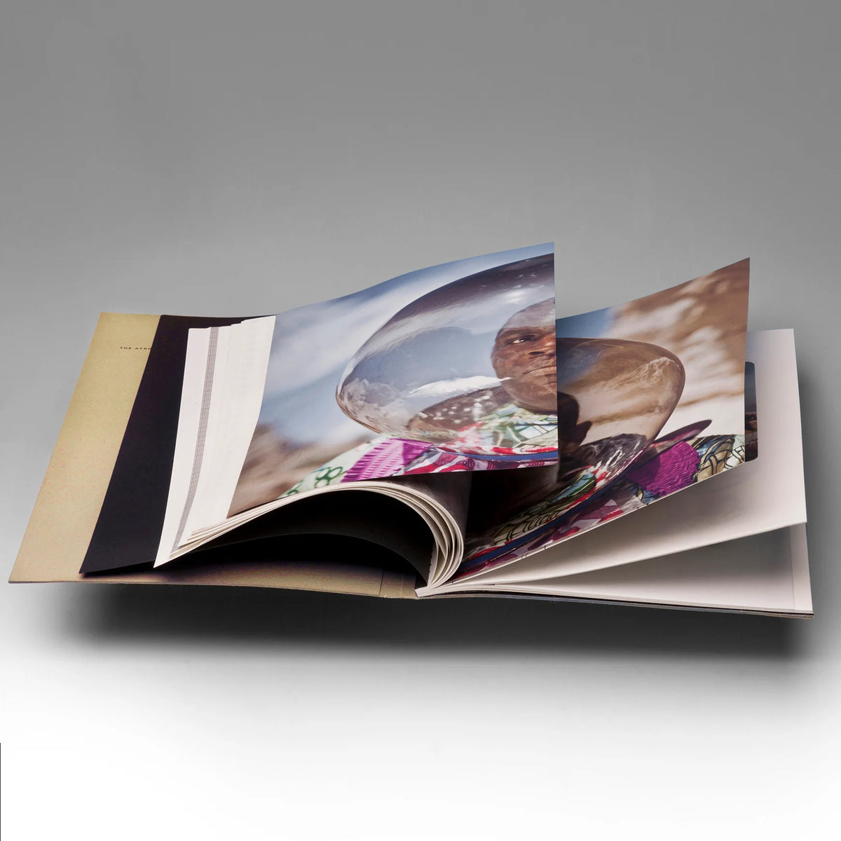 新品未開封 zine Cristina De Middel afronauts s-l400.jpg