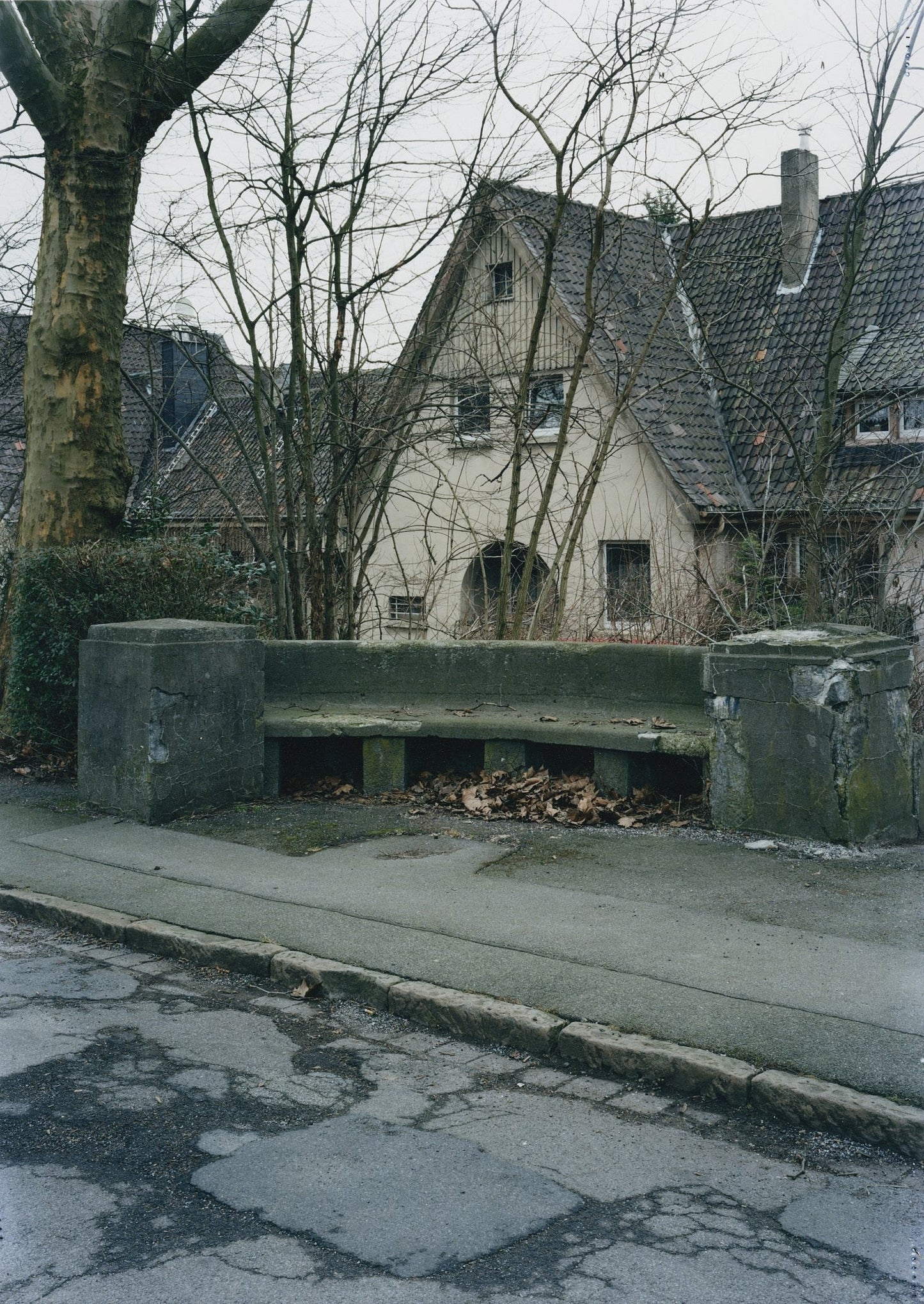 4100 Duisburg [Signed]