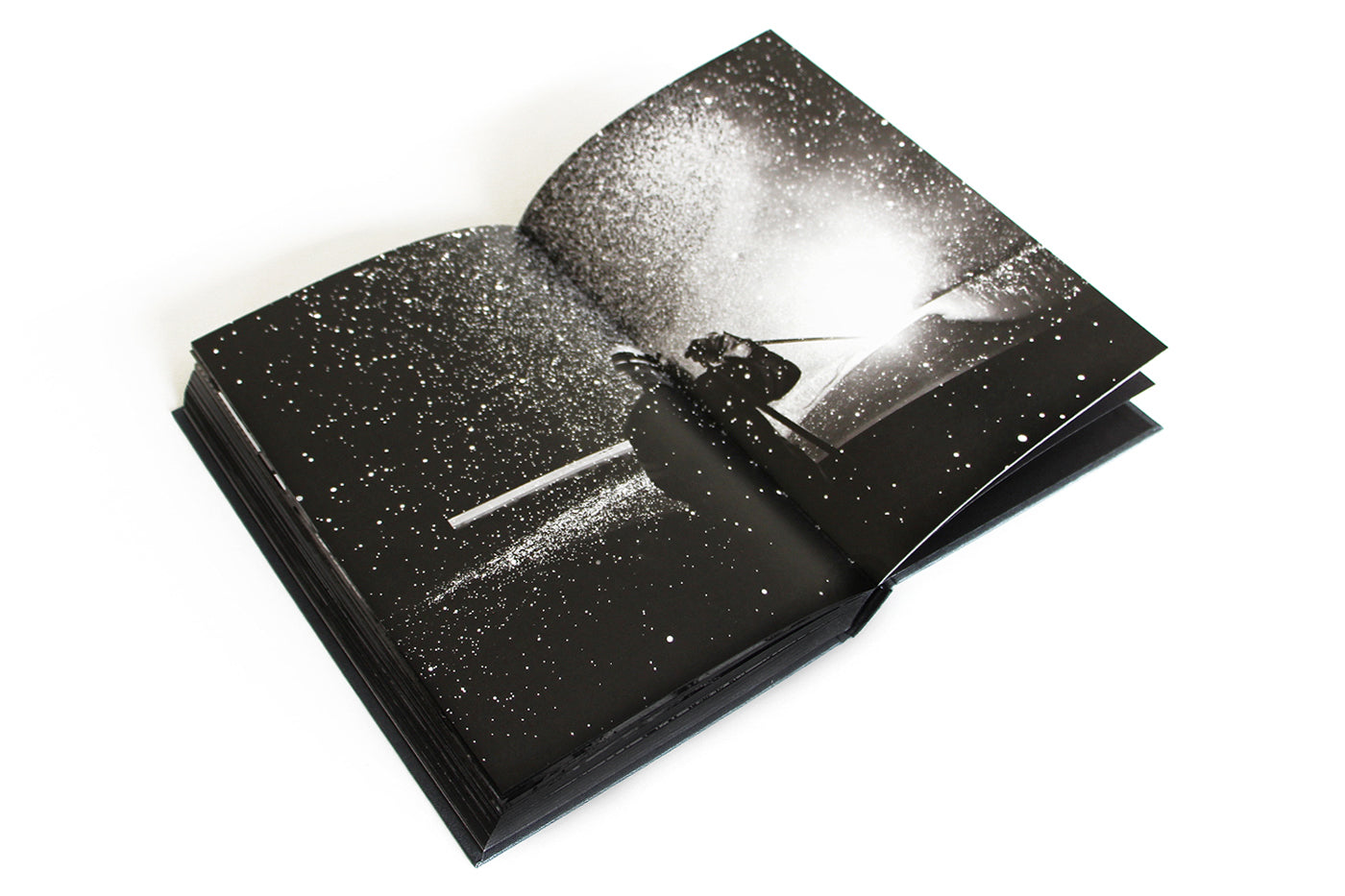 Charleroi – Il est clair que le gris est noir [Signed]